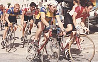Grand amateur de cyclisme, il a pratiqué le vélo en compétition (tout à gauche sur la photo).