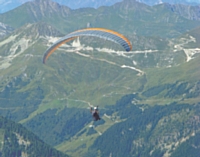 Chaque été, Pascal Allard consacre trois semaines à la pratique du parapente en montagne. Il pilote également des avions de tourisme tout au long de l'année.