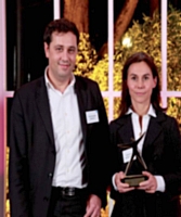 Philippe Bourriot (Mediapost) a remis le trophée à Sophie Heller (ING Direct).