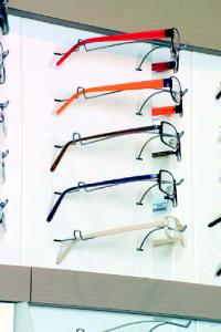 Les lunettes atol sont désormais présentées de trois quarts pour que le client se rende compte du profil du produit.
