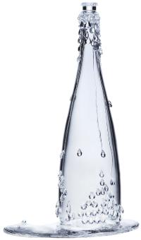 Evian a fait réaliser cinq bouteilles Haute Couture par Baccarat et Jean Paul Gaultier.