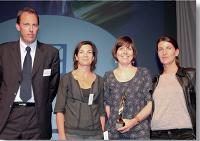 Stéphanie Jourdan (Ikea), Catherine Laffaille et Laurence Quittelier (Ubi Bene) ont reçu le Trophée du marketing opérationnel/événementiel des mains de Renaud Grand Clément (20 minutes) à gauche.