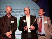 Hervé Guitaut (Caracas), au milieu, et Jean-Marc Untereiner (Orlait), à droite, ont reçu le Trophée Design Packaging des mains de Gilles Deleris (ADC), à gauche.