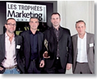 François Joret, Michel Salinier (Ebb & Flow) et Olivier Bizot (Volkswagen France) ont reçu le Trophée Stratégie de communication des mains de Sébastien Boitelle (Aprimo).