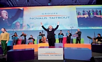 L'agence sensation! a proposé au groupe Novatis-Taitbout, lors de sa fusion, d'axer sa convention sur le thème du choeur mettant en scène l harmonie du collectif.