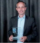 Un prix décerné à Romain Voog, p-dg d'Amazon France, le 10 septembre 2012.