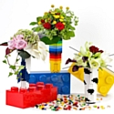 Trois vases Lego chez Monceau Fleurs