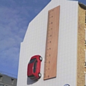 La 'Up!' de Volkswagen se gare sur un mur parisien