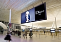 JCDecaux installe un écran géant à Paris-Charles de Gaulle