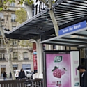 Ferrero a mis en place une campagne de publicité pour Tic Tac à l'aide de distributeurs dans des abribus.