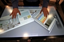 Les clients peuvent intégrer à l'écran les photos de leur intérieur pour essayer en “grandeur nature” les différentes couleurs proposées en magasin.