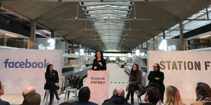 Anne Hidalgo, Sheryl Sandberg, Roxanne Varza et Xavier Niel (de g. à dr.) lors de la présentation de l'incubateur 'Start Up Garage', mardi 17 janvier 2017.