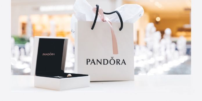 Comment Pandora allie branding et digital