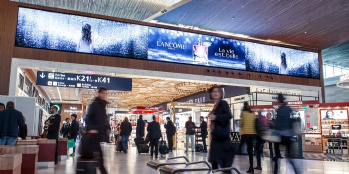 Aéroport Charles de Gaulle : un nouveau dispositif DOOH de 80m² avec JCDecaux