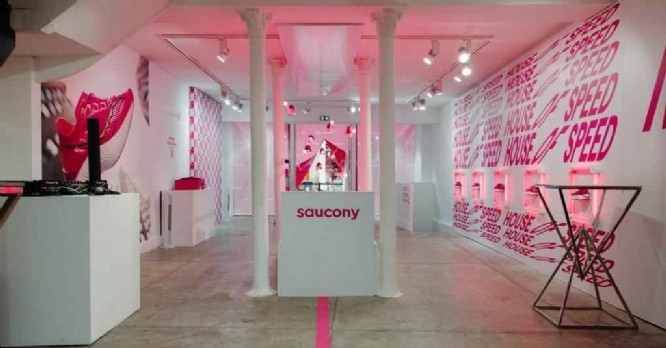 Saucony lance son pop-up store à Paris