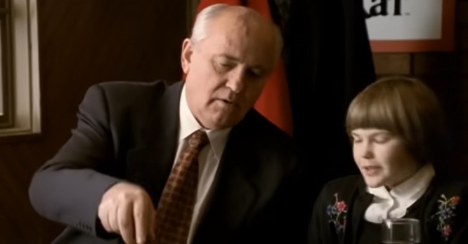 Mikhaïl Gorbatchev, homme d'État et... égérie publicitaire !